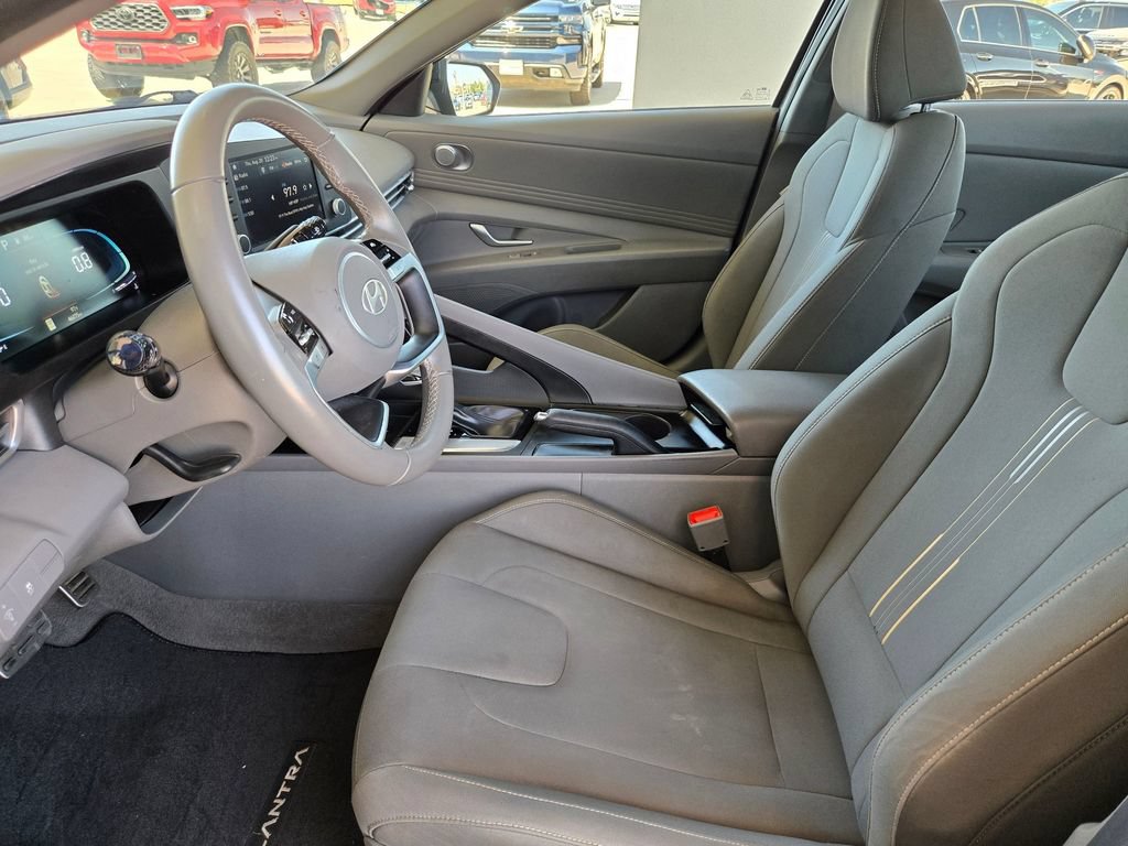 Used 2025 Hyundai Elantra Sport FWD image 9
