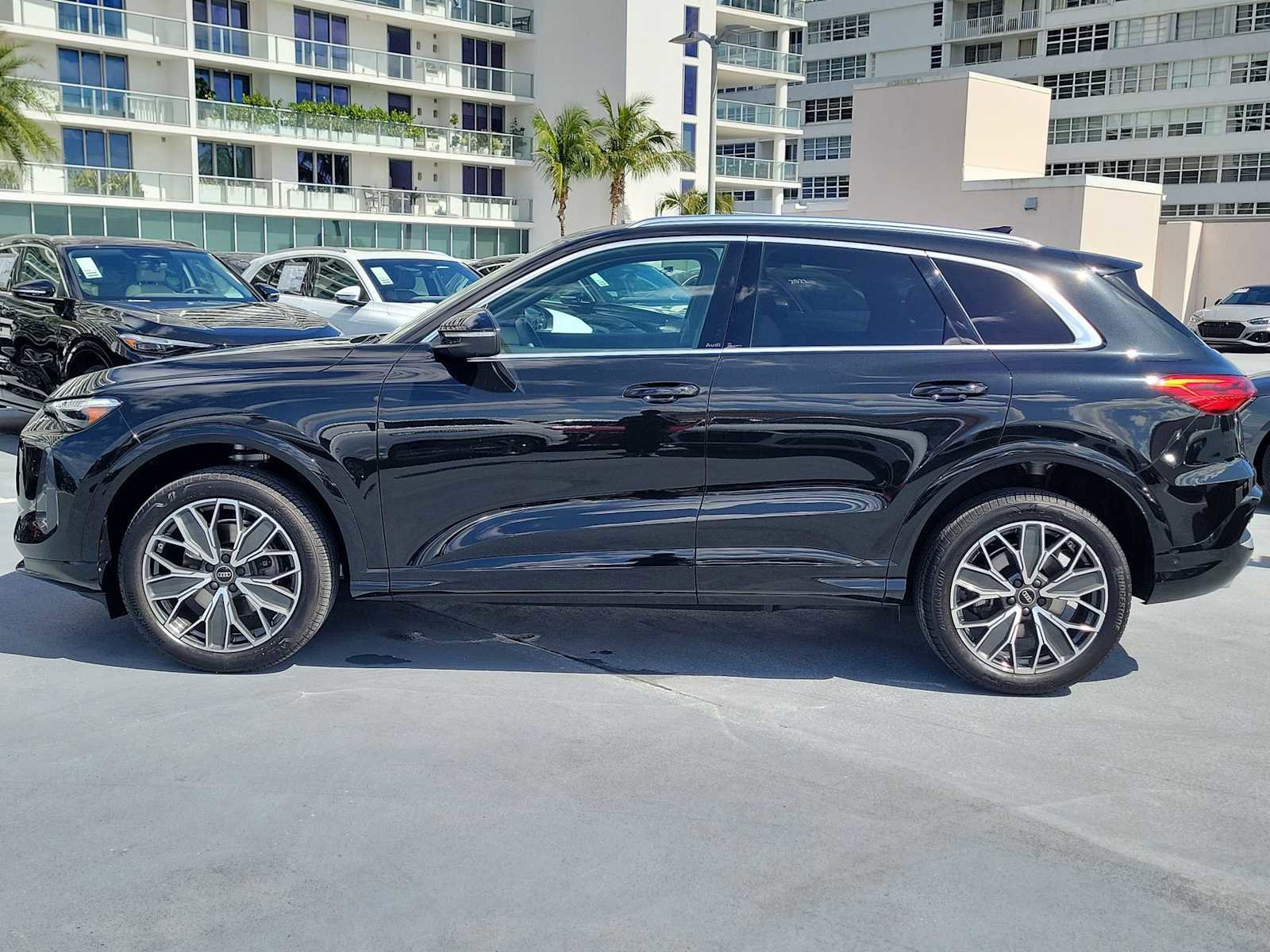 Certified 2025 Audi Q5 Premium Plus w/ Premium Plus AWD/4WD image 3