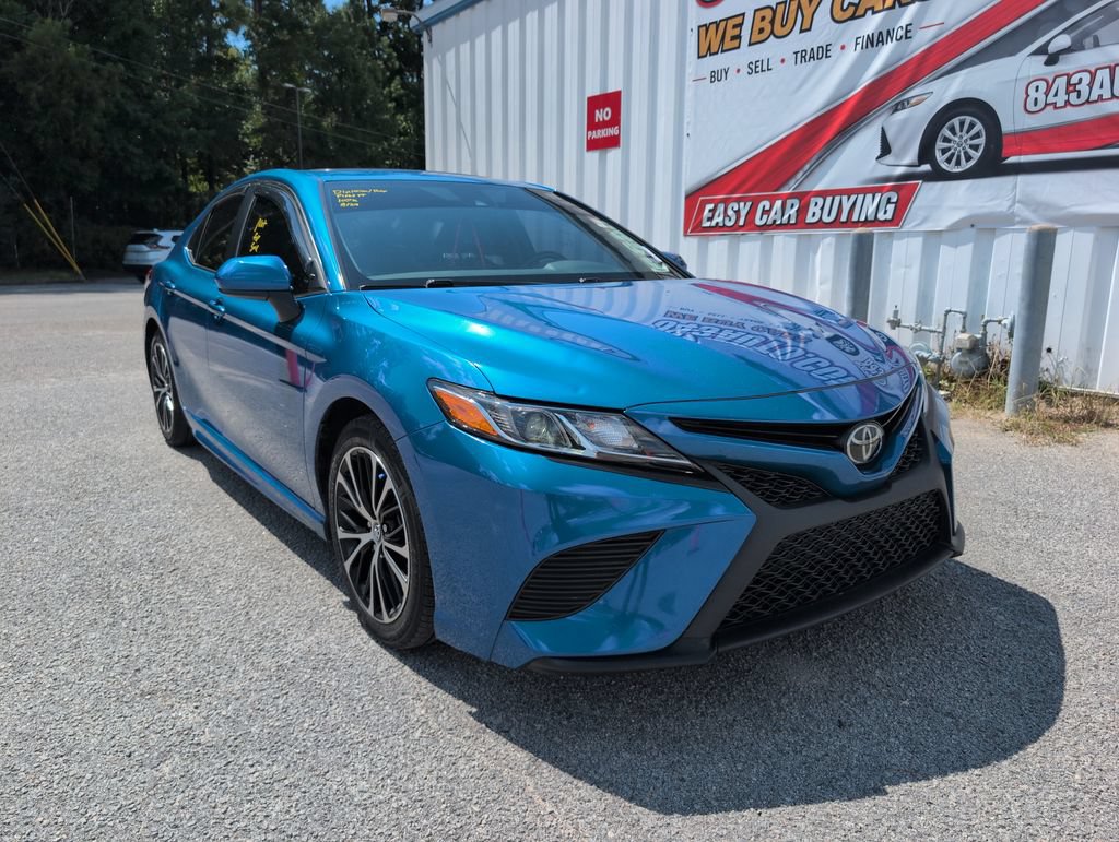 Used 2019 Toyota Camry SE FWD image 1