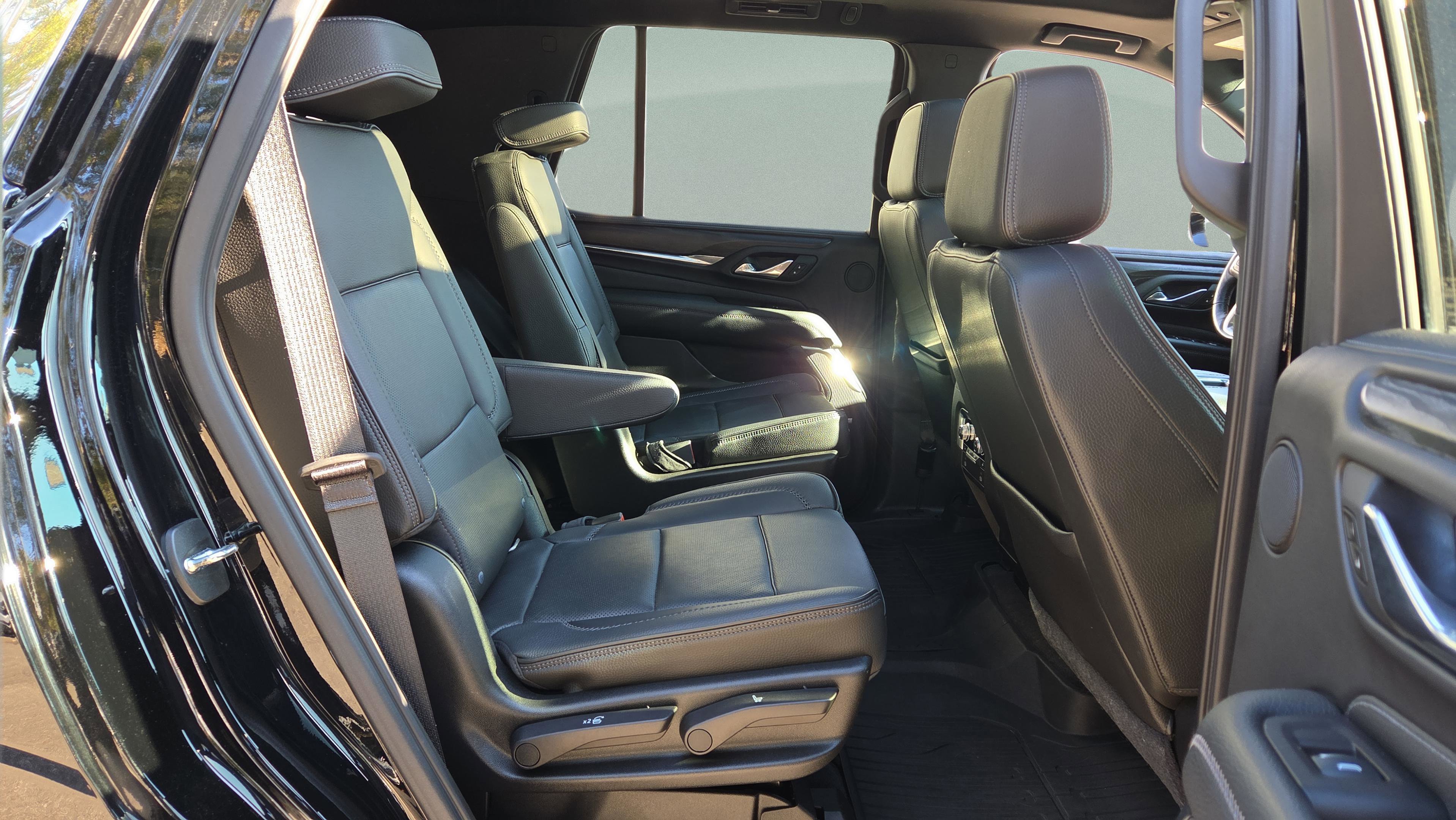 Used 2021 GMC Yukon Denali w/ Denali Premium Package image 27