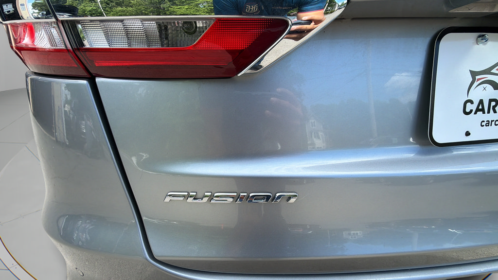 Used 2020 Ford Fusion Energi Titanium FWD image 37