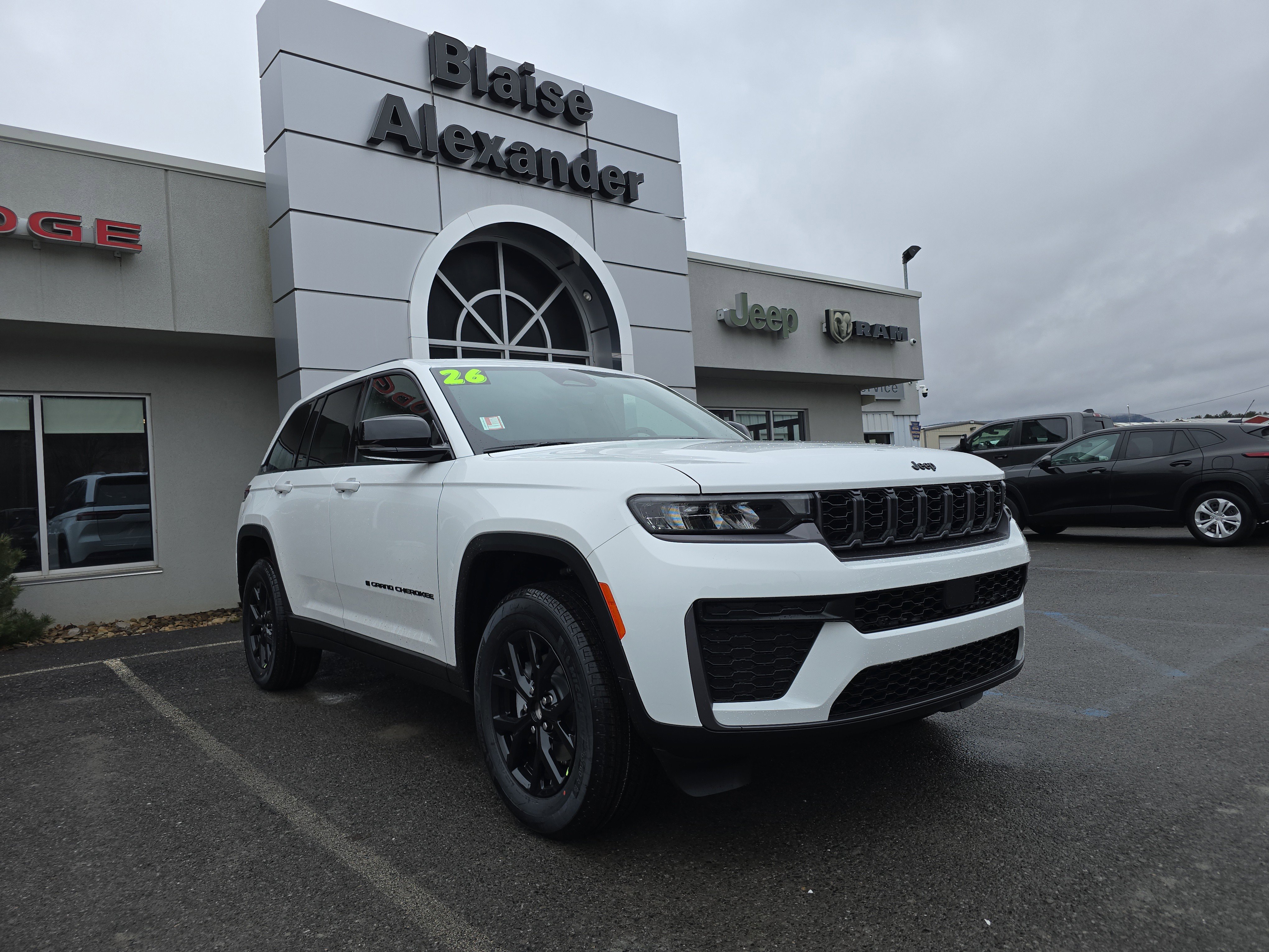New 2026 Jeep Grand Cherokee Altitude image 1