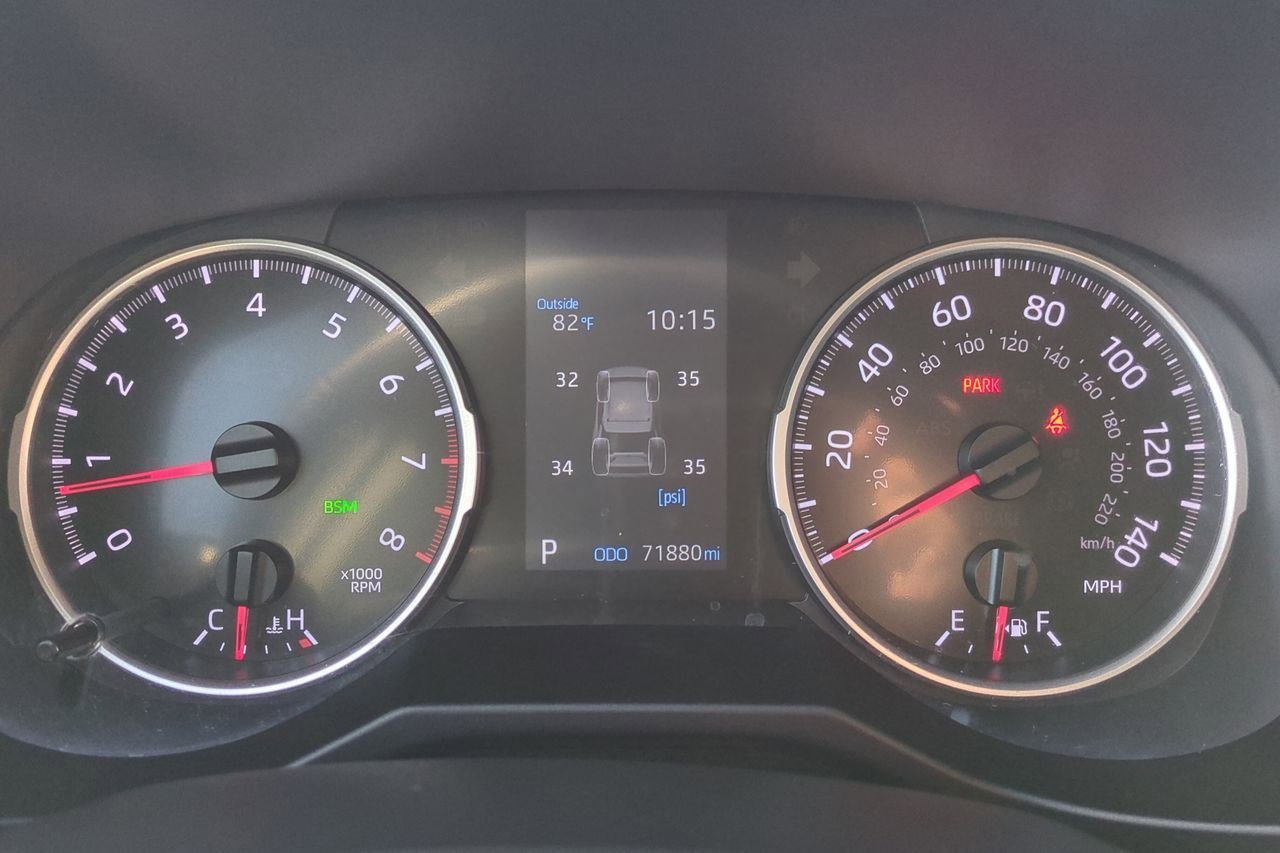 Used 2022 Toyota RAV4 XLE Premium image 14