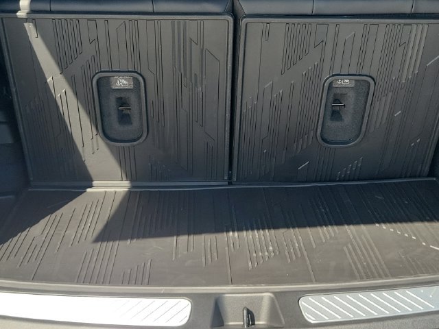 New 2027 Cadillac Vistiq Sport w/ LPO, Floor Liner Package AWD/4WD image 13