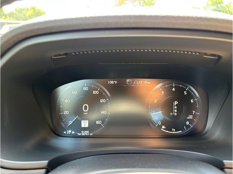 Used 2018 Volvo V90 T6 Cross Country w/ Convenience Package AWD/4WD image 25