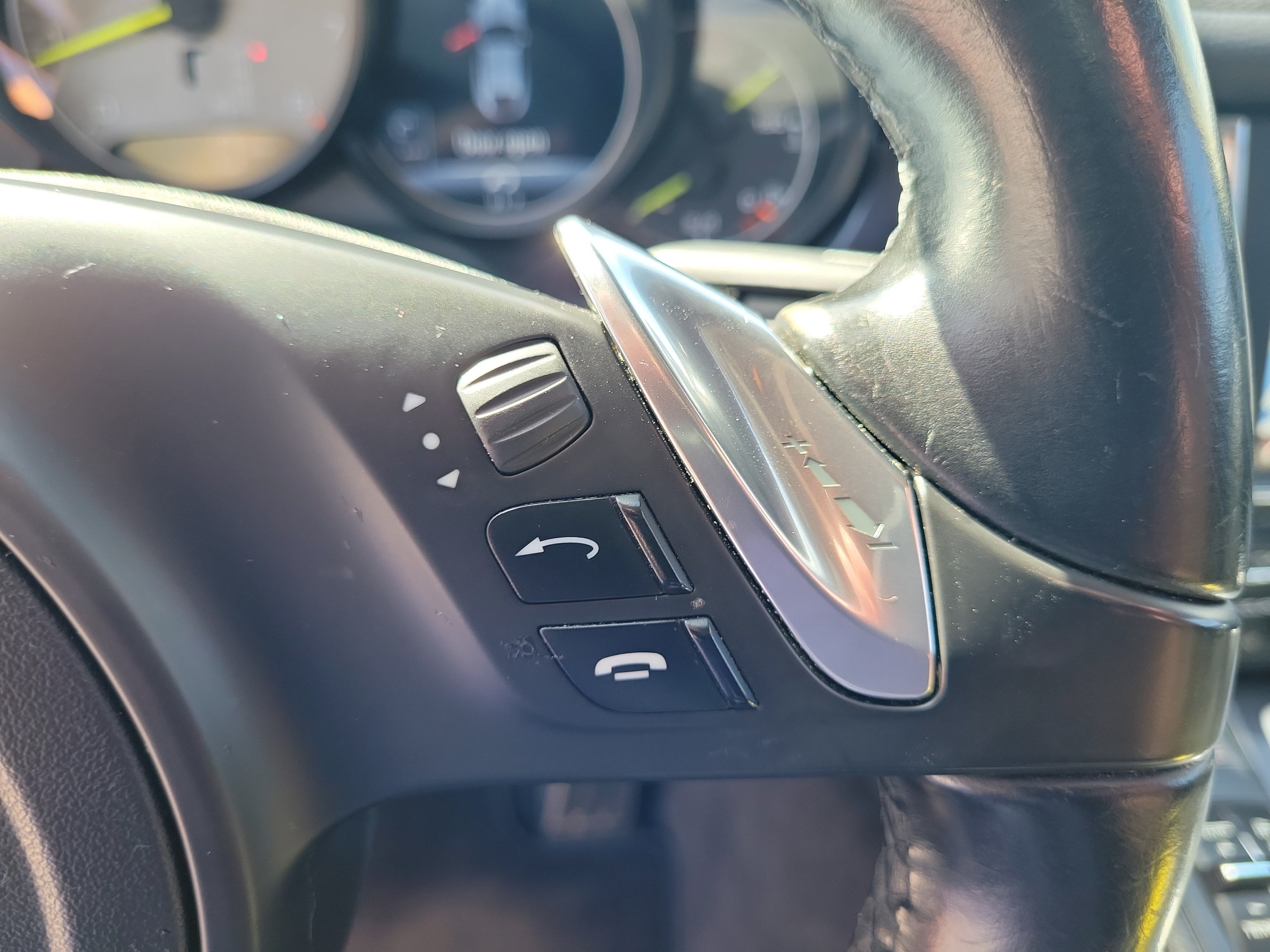 Used 2015 Porsche Panamera S RWD image 19