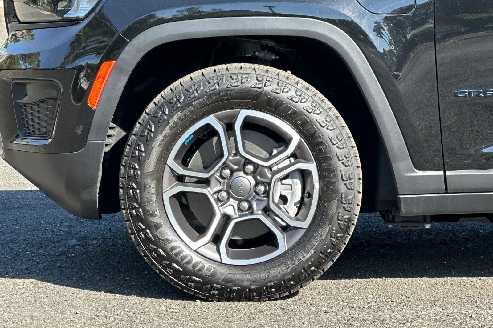 New 2023 Jeep Grand Cherokee Trailhawk image 25