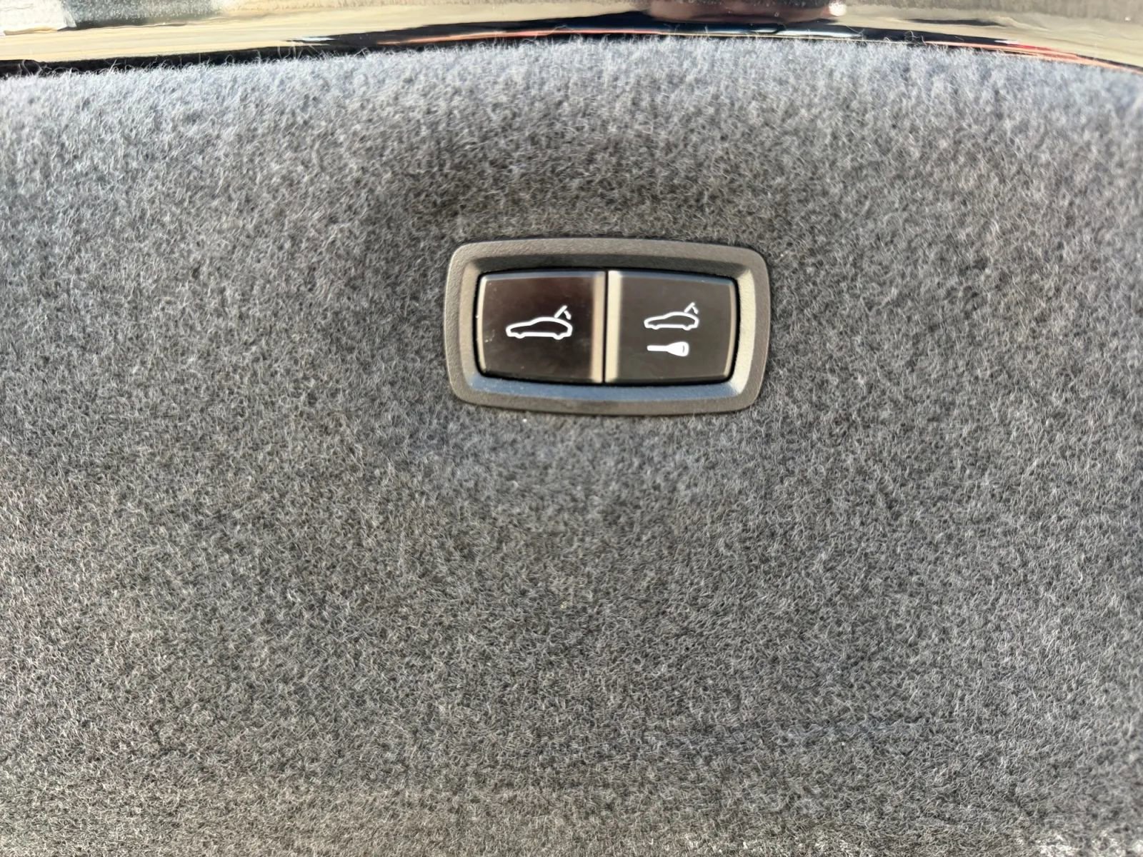 Used 2020 Porsche Taycan 4S AWD/4WD image 30