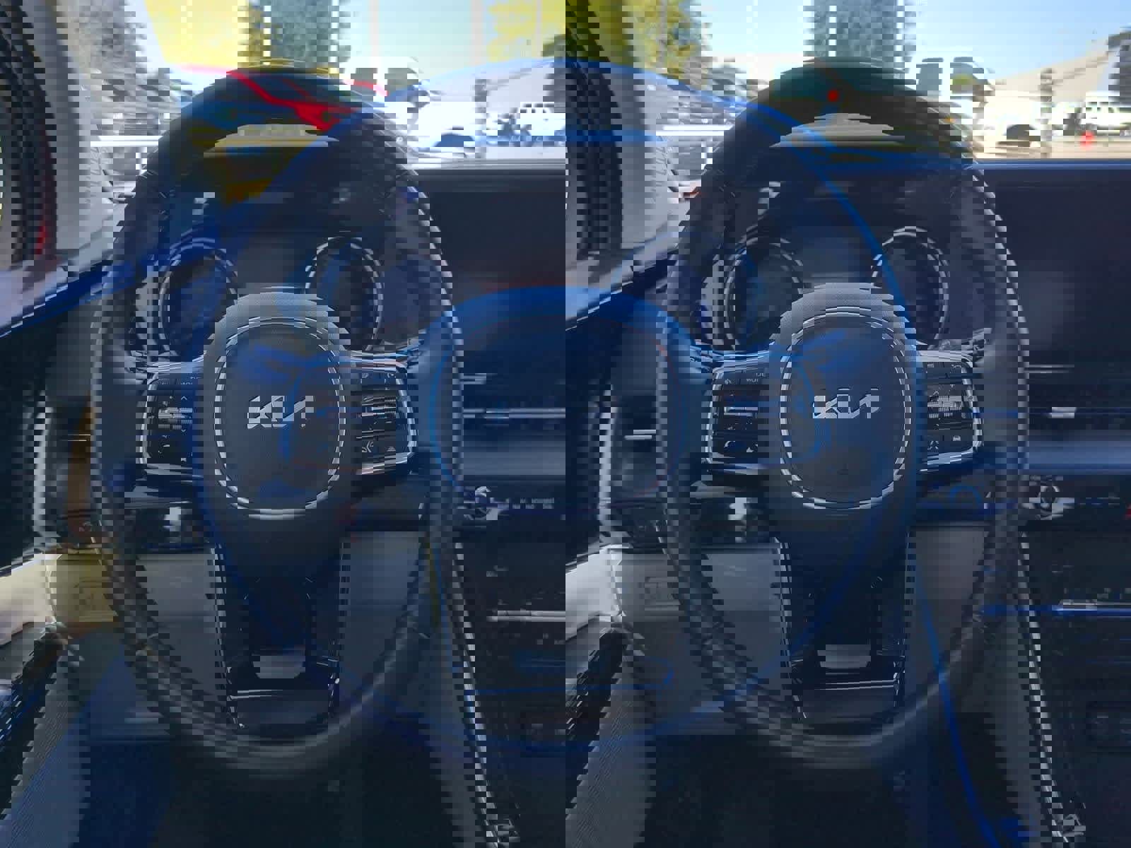 Certified 2023 Kia Carnival EX image 21