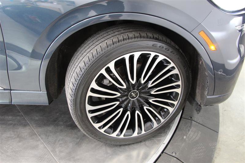 Used 2023 Lincoln Aviator Black Label w/ Class IV Trailer Tow Package image 39