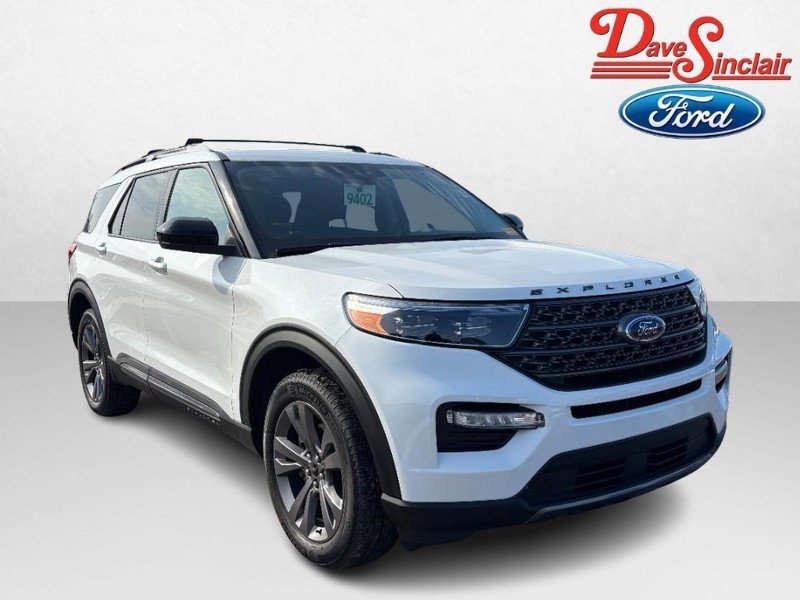 Used 2022 Ford Explorer XLT w/ Equipment Group 202A image 4