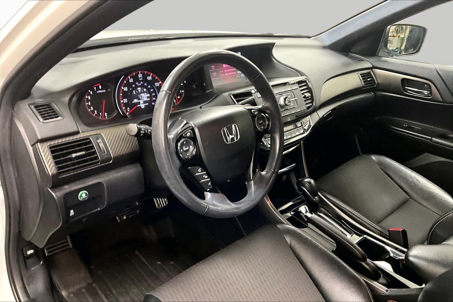 Used 2017 Honda Accord Sport image 16