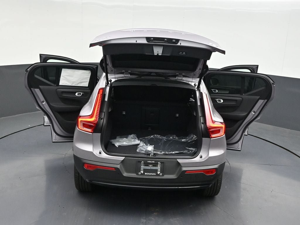 New 2026 Volvo XC40 B5 Plus w/ Climate Package AWD/4WD image 37