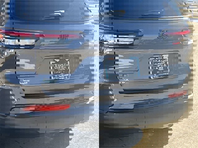 Used 2023 Jeep Grand Cherokee L Limited w/ Black Appearance Package image 6