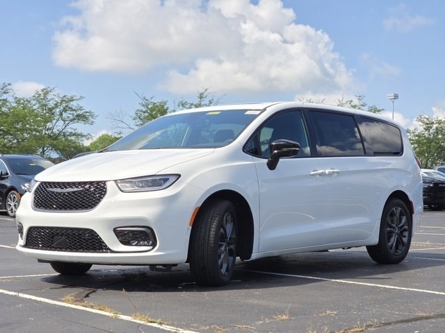 New 2026 Chrysler Pacifica Select image 20