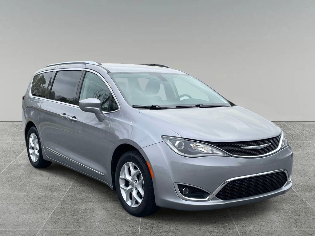 Used 2018 Chrysler Pacifica Touring-L Plus w/ Tire & Wheel Group image 7