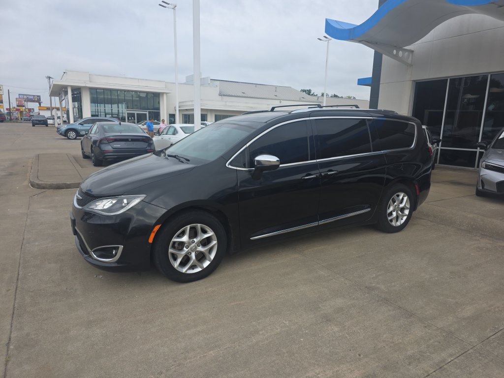 Used 2020 Chrysler Pacifica Limited w/ Advanced Safetytec Group
