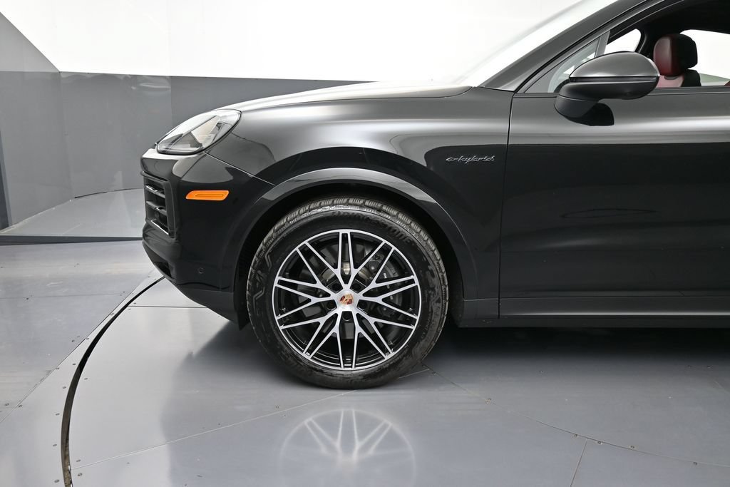 Certified 2026 Porsche Cayenne E-Hybrid Coupe AWD/4WD image 12