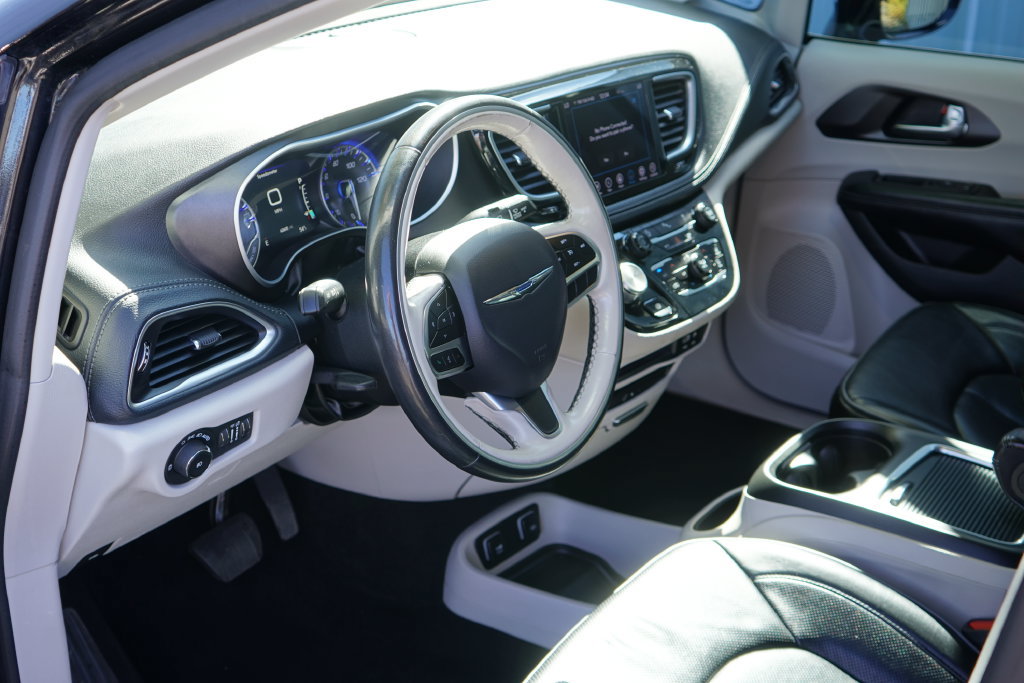 Used 2020 Chrysler Pacifica Limited FWD image 12