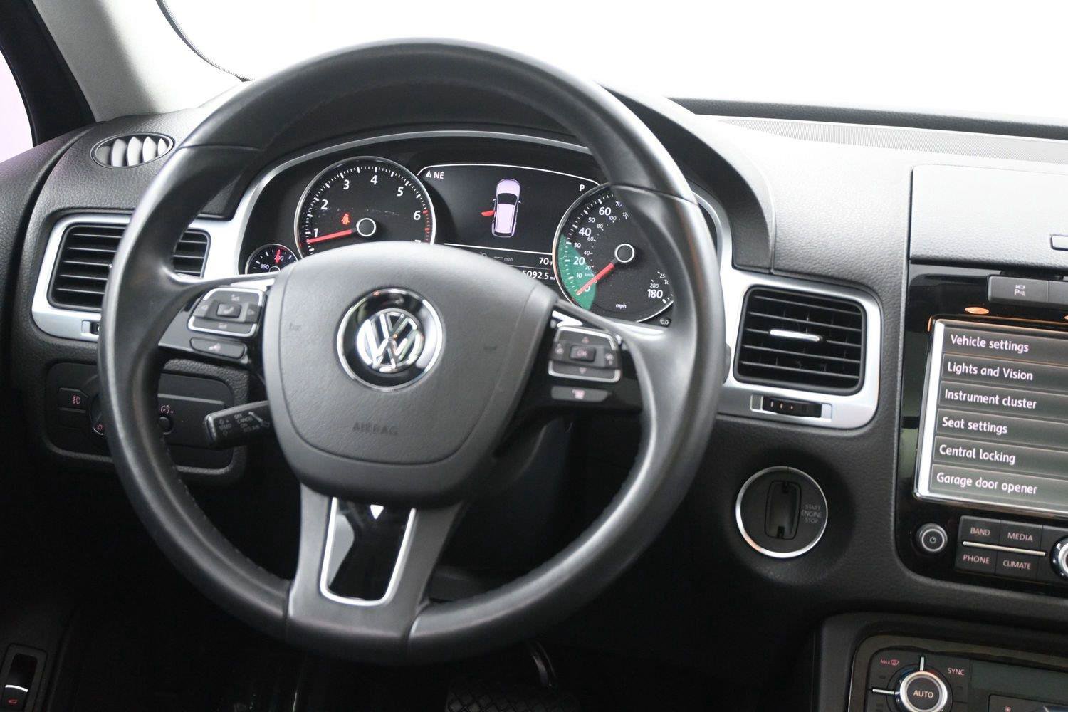 Used 2014 Volkswagen Touareg Executive AWD/4WD image 15