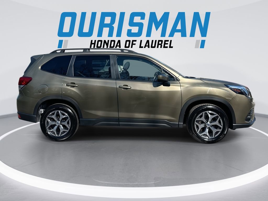 Used 2023 Subaru Forester Premium image 9
