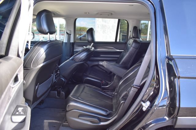 Used 2023 Jeep Grand Cherokee L Limited AWD/4WD image 5