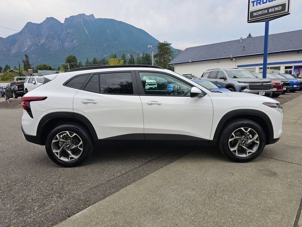 New 2026 Chevrolet Trax LT w/ LT Convenience Package FWD image 4