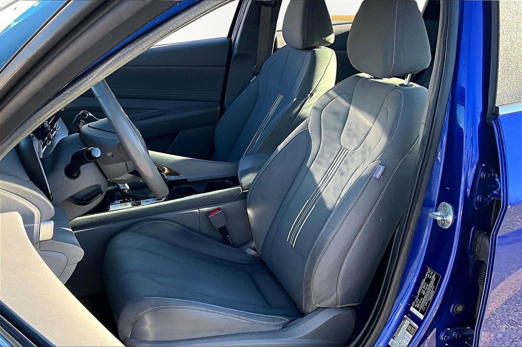 Used 2022 Hyundai Elantra SEL w/ Convenience + Premium Package image 25