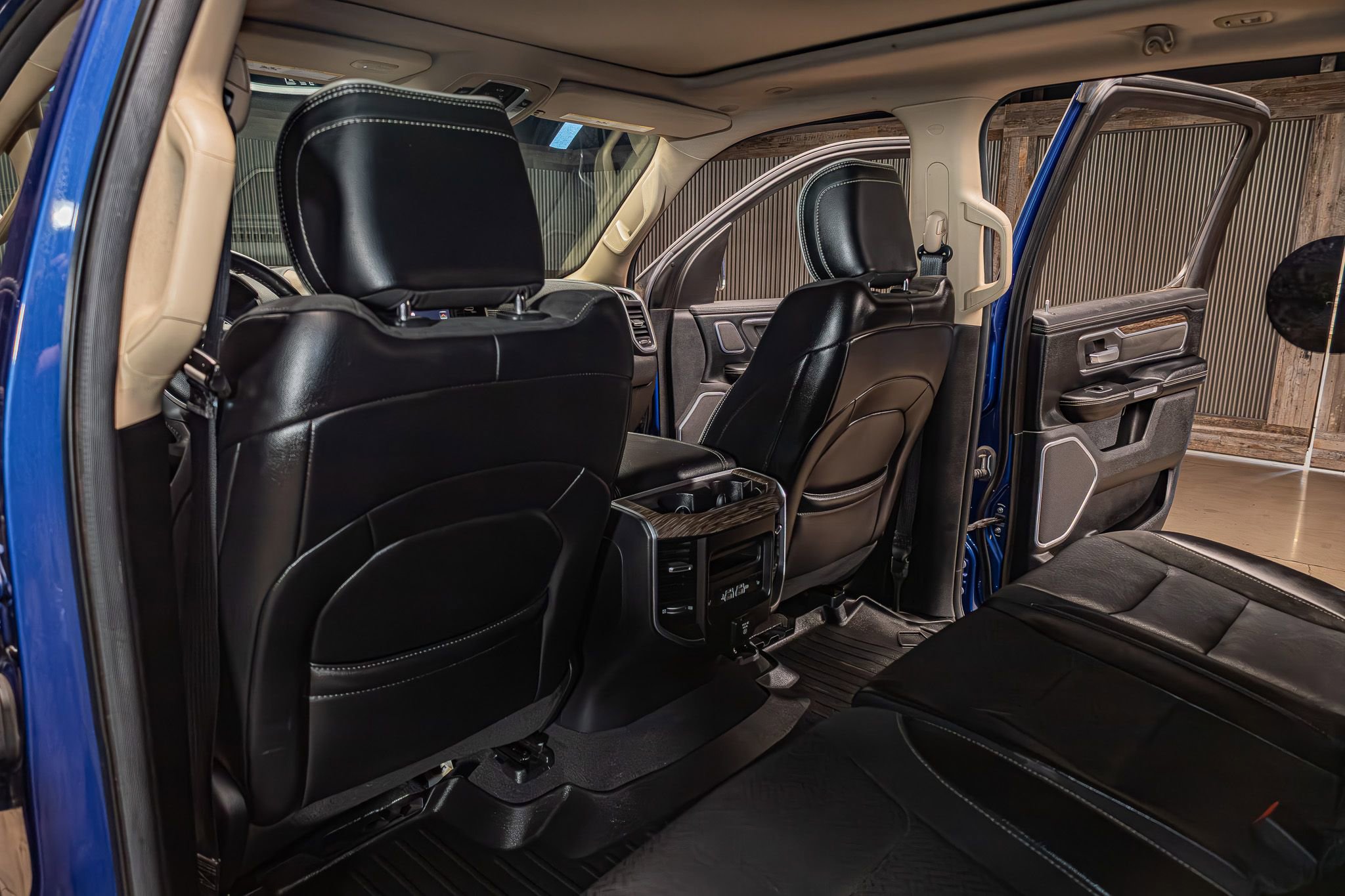 Used 2019 RAM 1500 Laramie AWD/4WD image 22