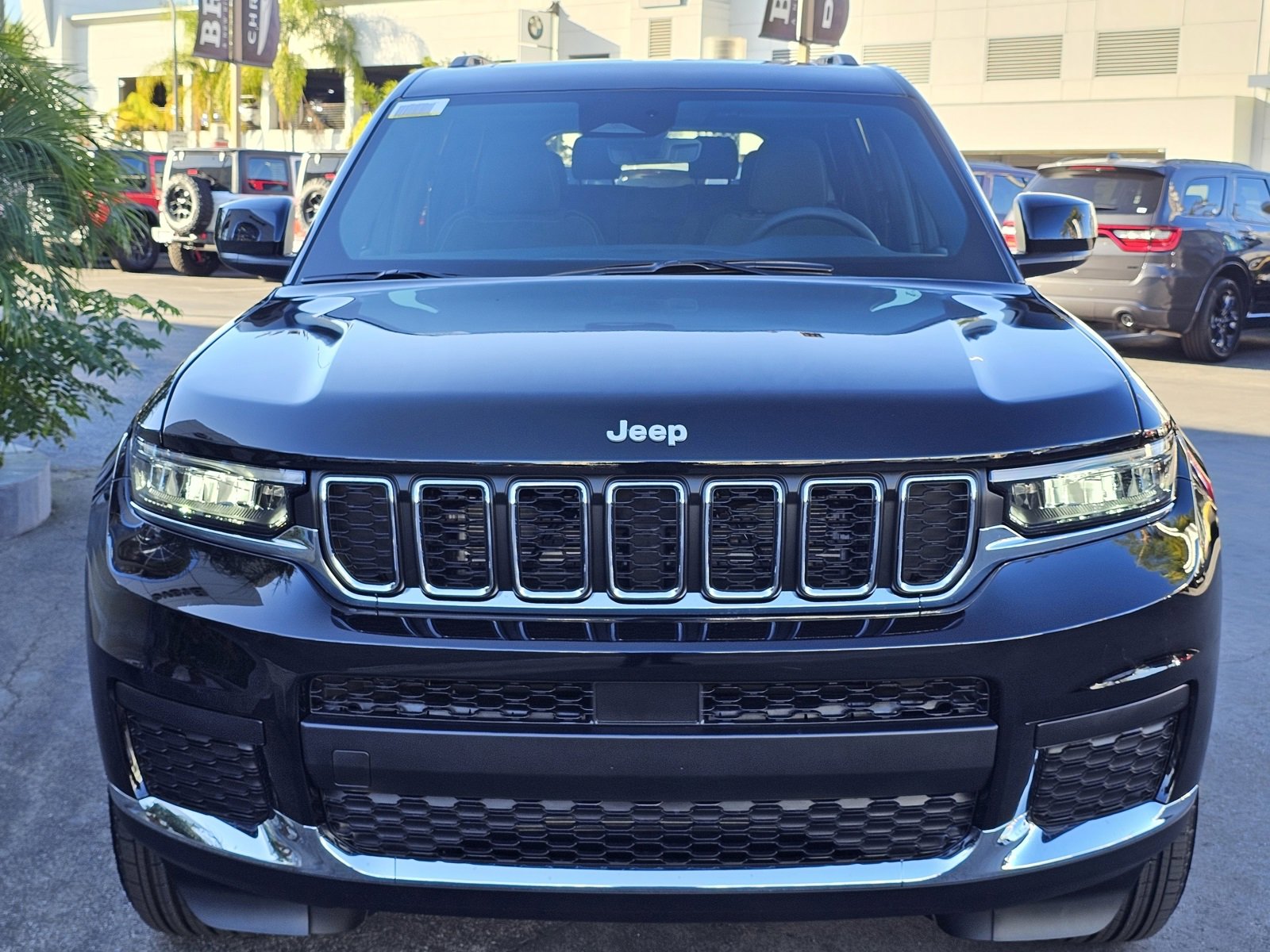 New 2025 Jeep Grand Cherokee L Laredo image 2