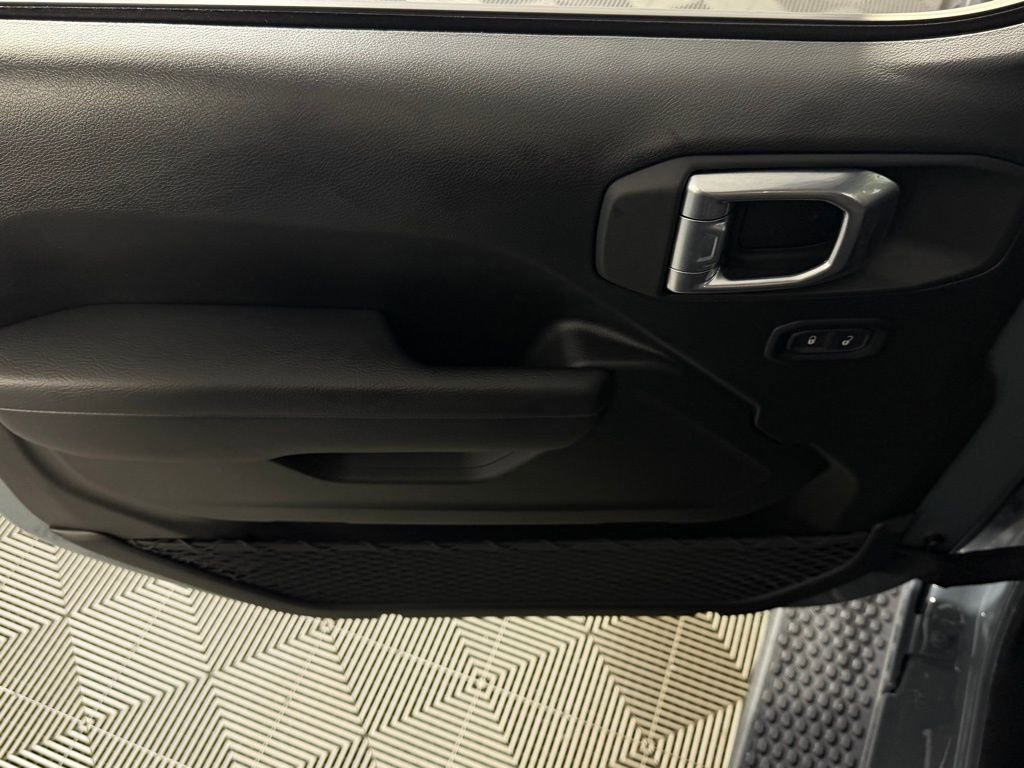 Used 2025 Jeep Wrangler Sport image 23