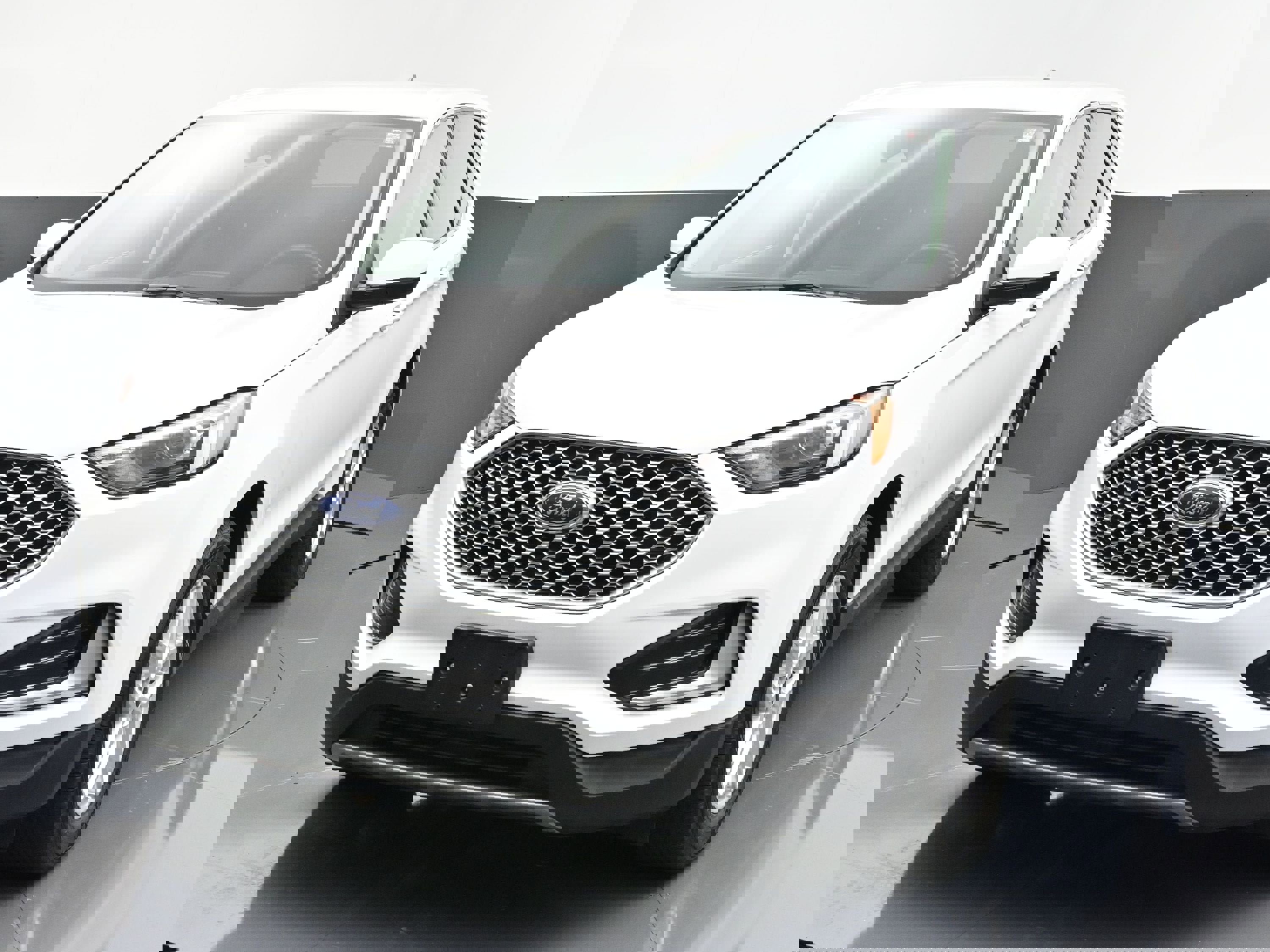 Used 2023 Ford Edge SEL image 3