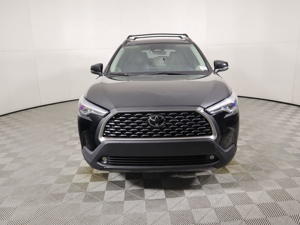 Used 2023 Toyota Corolla Cross XLE image 2