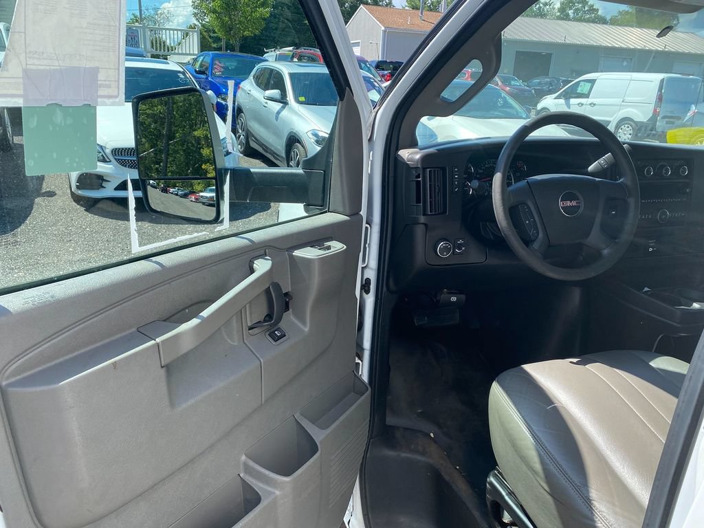 Used 2017 GMC Savana 3500 Extended RWD image 8
