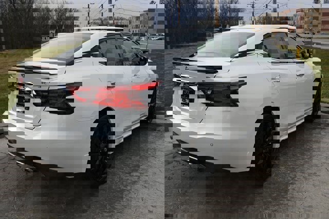 Used 2016 Nissan Maxima SR w/ Midnight Edition image 5