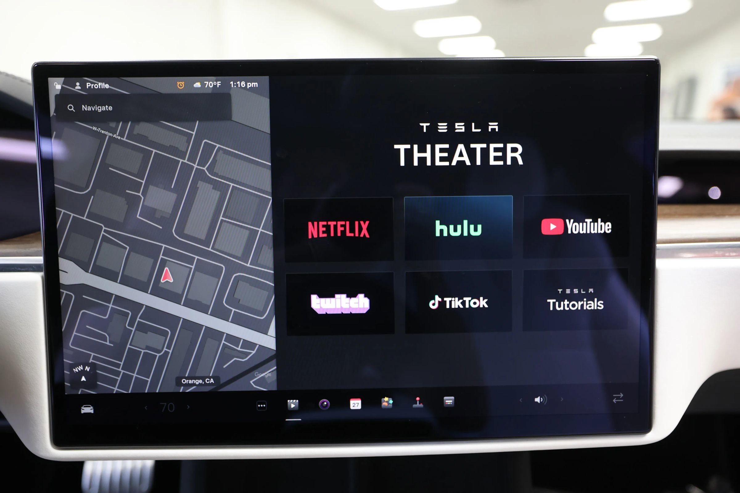 Used 2022 Tesla Model S Standard Range AWD/4WD image 71