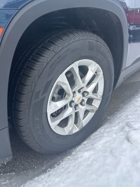 Used 2022 Chevrolet Traverse LS FWD image 11