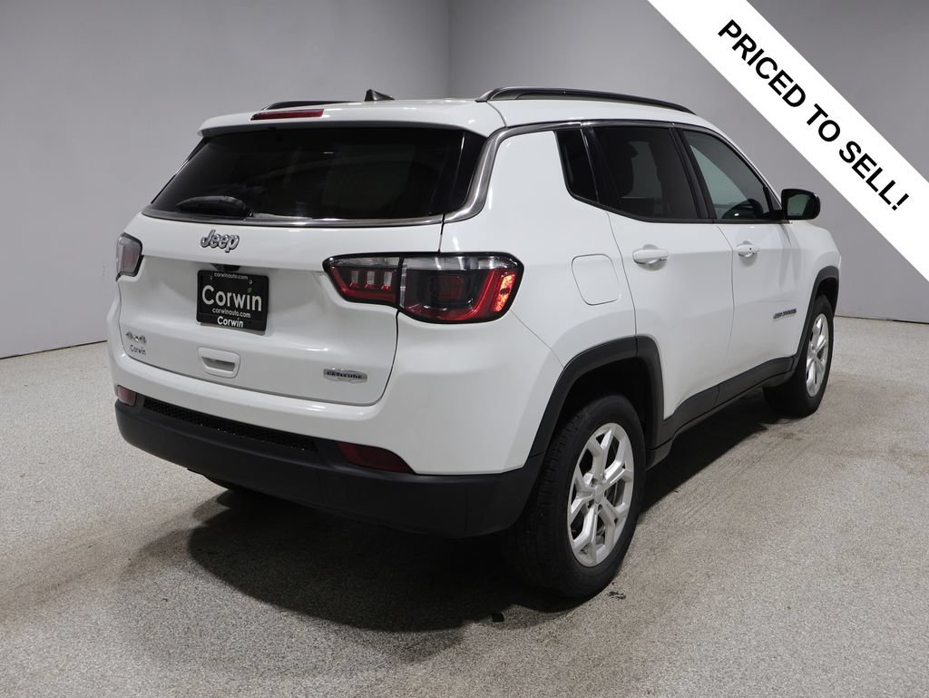 Used 2024 Jeep Compass Latitude AWD/4WD image 2