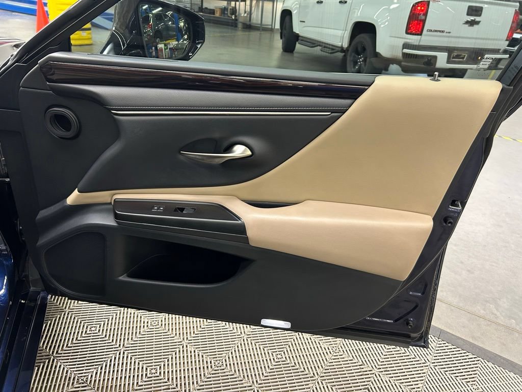 Used 2019 Lexus ES 350 w/ Premium Package FWD image 14