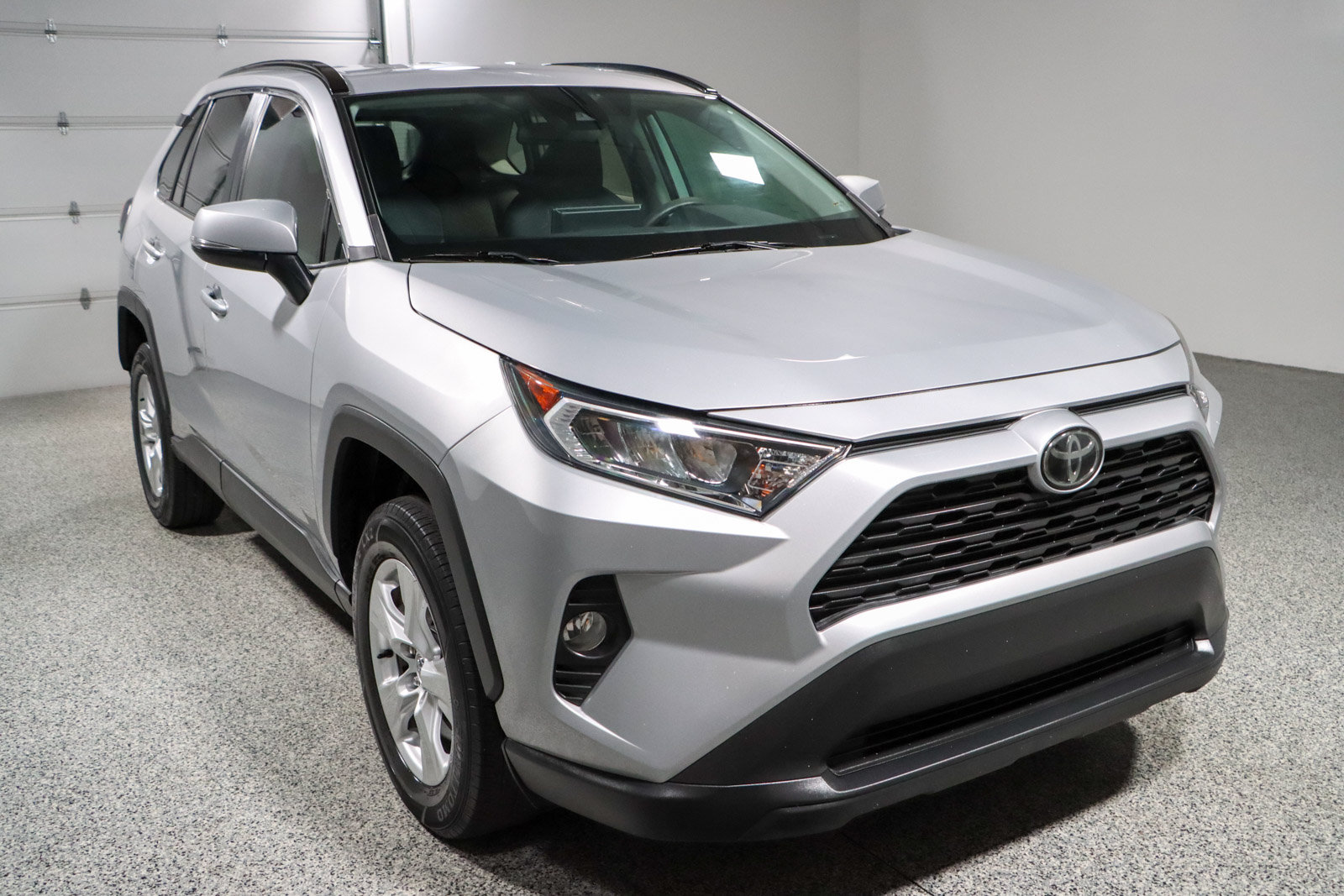 Used 2020 Toyota RAV4 XLE FWD image 5