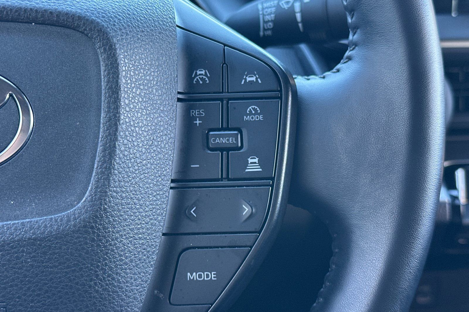 Used 2024 Toyota Prius LE image 28