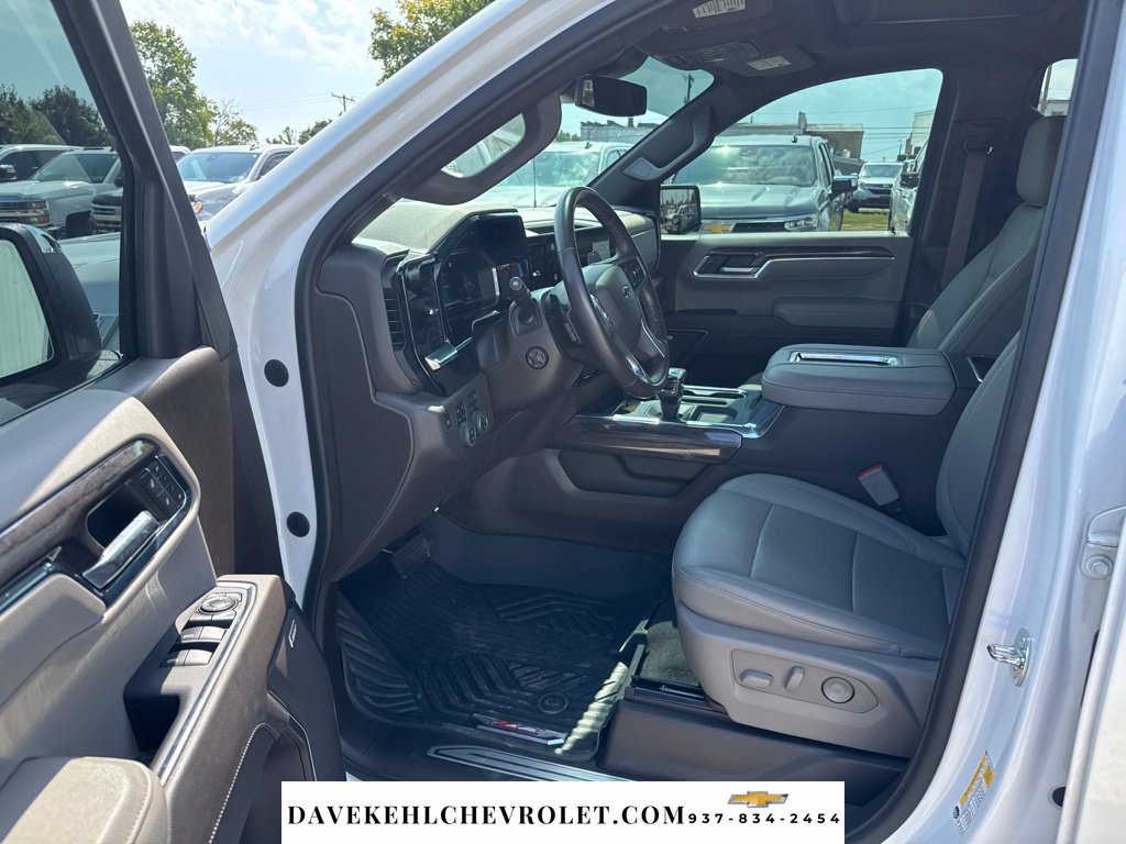 Used 2022 Chevrolet Silverado 1500 LTZ w/ LTZ Premium Package AWD/4WD image 16