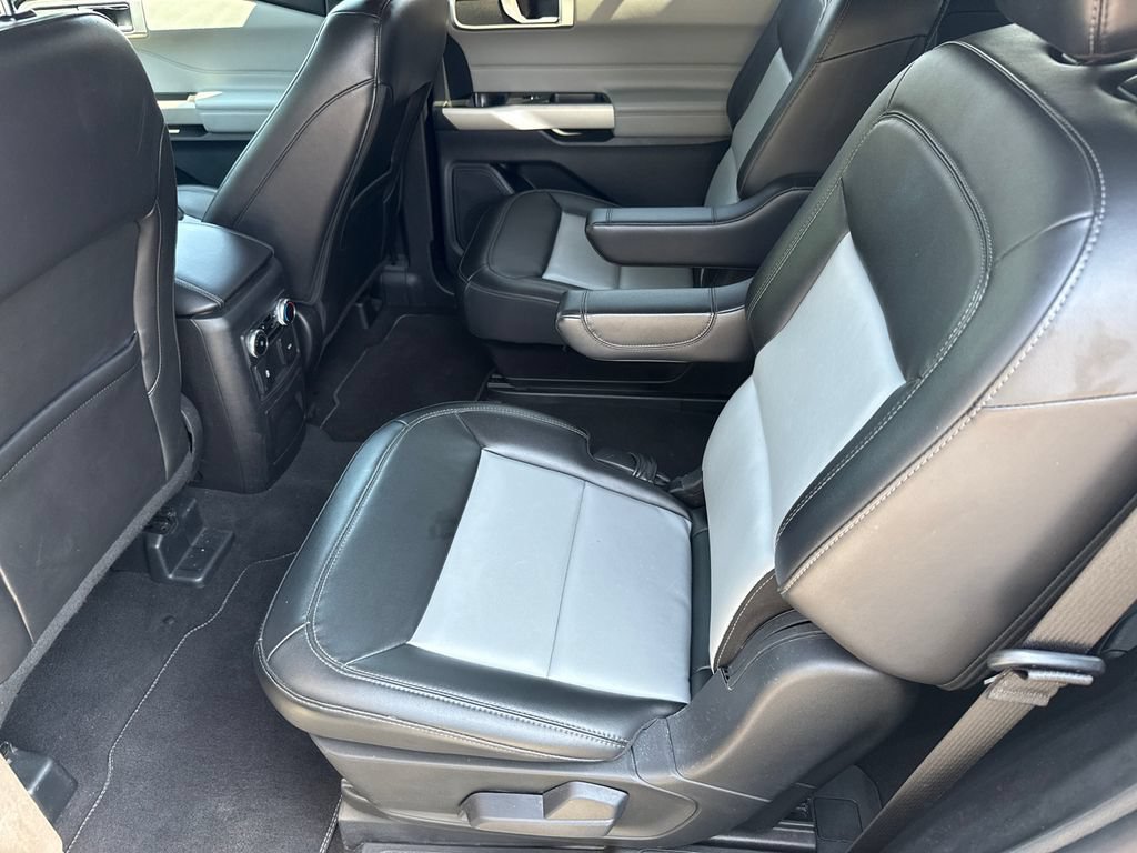 Used 2024 Ford Explorer XLT w/ Equipment Group 202A AWD/4WD image 22