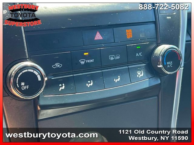 Used 2016 Toyota Camry SE w/ Moonroof Package FWD image 30