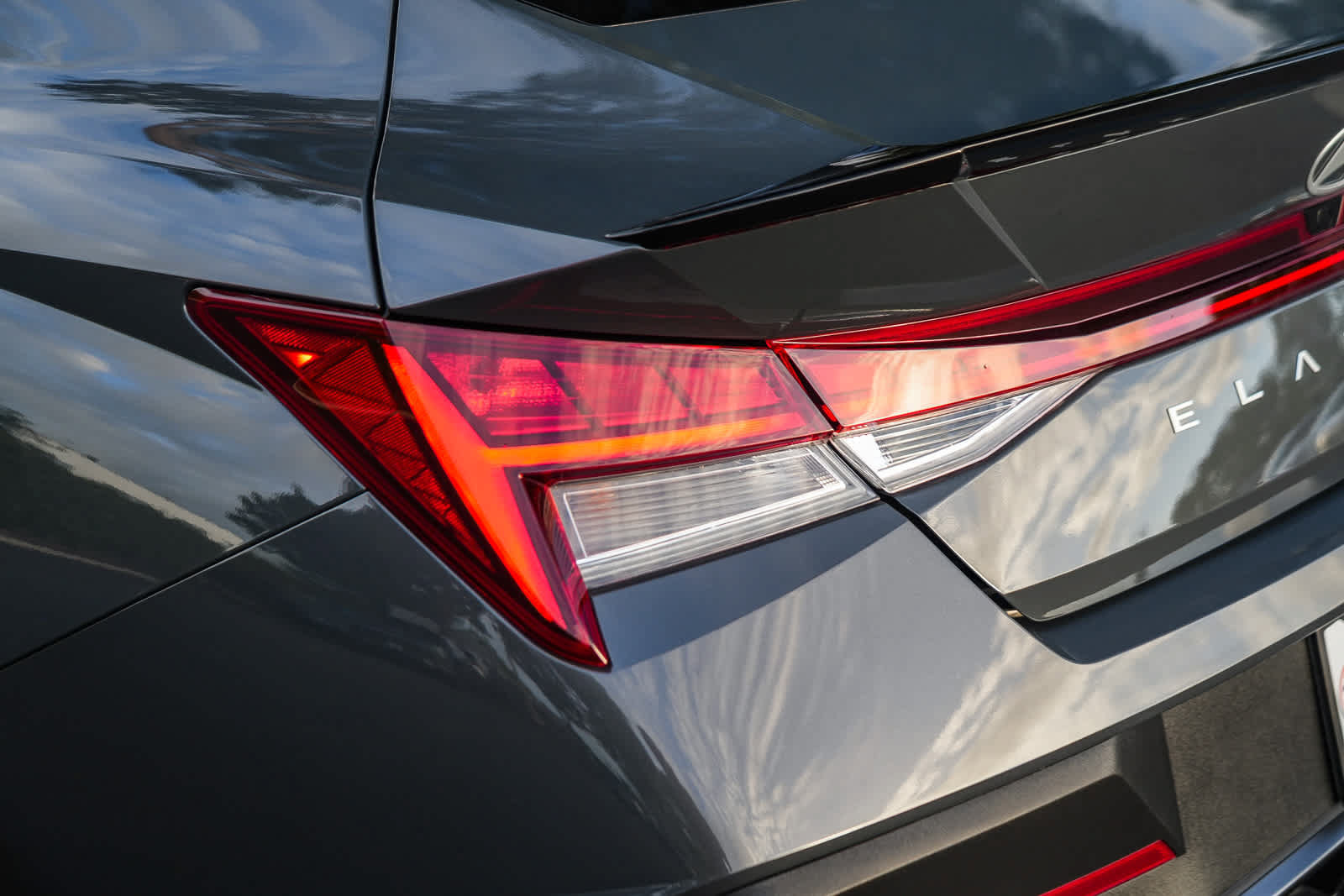 Used 2025 Hyundai Elantra SEL FWD image 9
