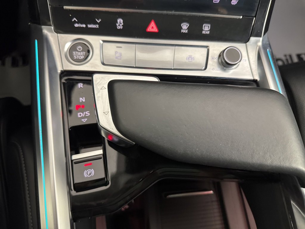 Used 2021 Audi e-tron Prestige w/ Prestige Package image 29