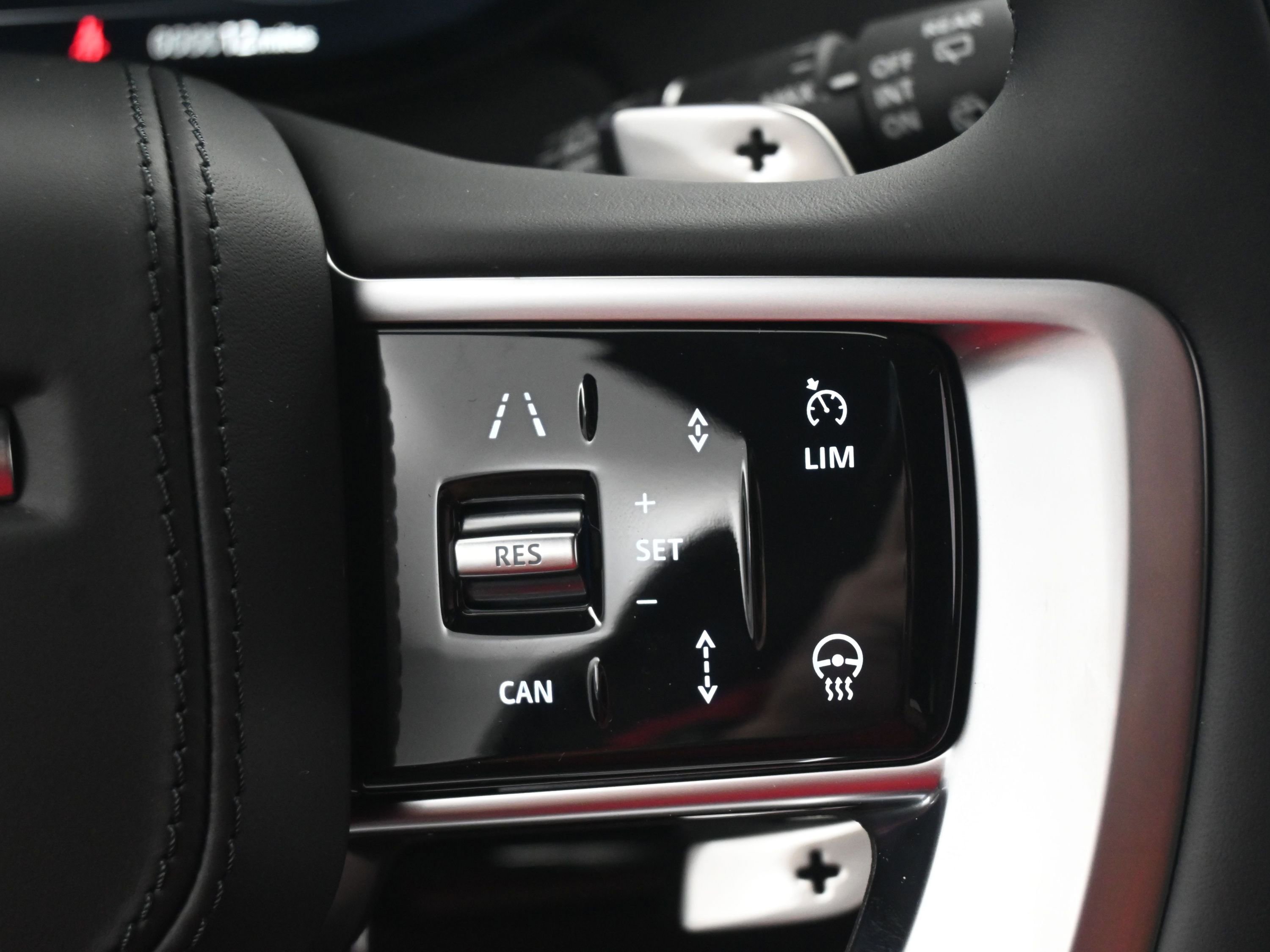 New 2025 Land Rover Range Rover SE image 18