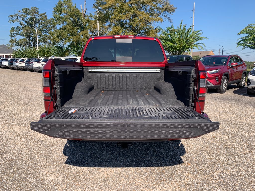 Used 2025 Nissan Frontier SV w/ SV Convenience Package RWD image 7