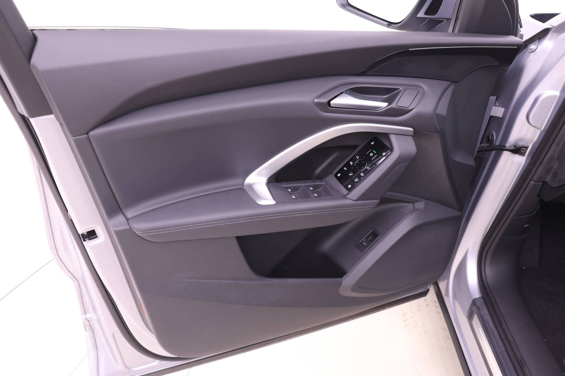 Used 2025 Audi Q5 Premium AWD/4WD image 11
