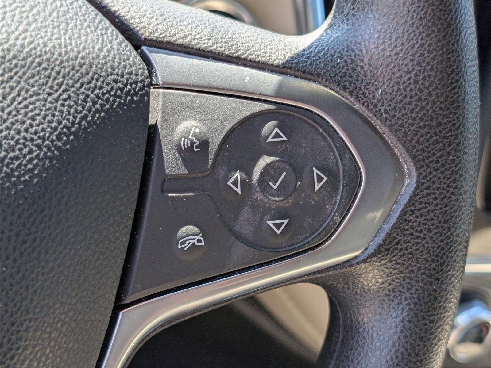 Used 2023 Chevrolet Traverse LS AWD/4WD image 23